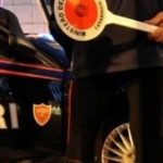 I figli litigano e finisce in rissa tra i genitori. Il padre di un ragazzo investe il padre dell’altro