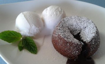 La ricetta del giorno. La passione tra dolce e piccante: soufflè al cioccolato con gelato alla n’duja