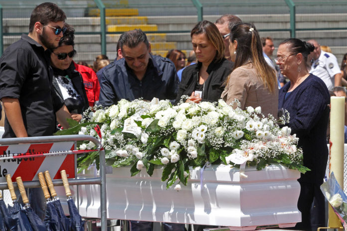 Napoli, funerali di Salvatore Giordano, il ragazzo morto in seguito al crollo di un cornicione alla Galleria Umberto.