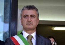 Qualiano, il Tar annulla la demolizione: “Titoli edilizi validi”. Vittoria per l’ex sindaco De Luca