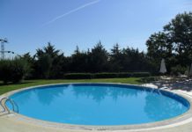Domenica da incubo: in piscina troppo cloro, 50 intossicati, un bambino di 5 anni è grave
