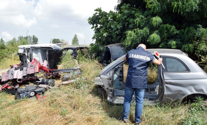 10.06.2018 - carcasse auto afragola