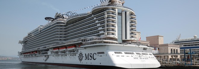 new Fotosud - Napoli 11-6-2018 La nave Seaview (Newfotosud Antonio Di Laurenzio)