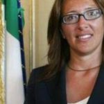 L’ultimo delirio dem. Valente presenta un ddl per sostituire la parola uomo con persona