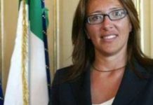 L’ultimo delirio dem. Valente presenta un ddl per sostituire la parola uomo con persona