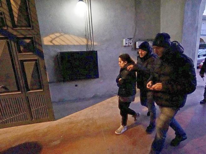 ++ Bimbo morto in casa nel Napoletano, ferita la sorella ++