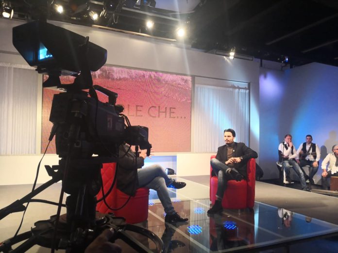 tony colombo a domenica sulla luna
