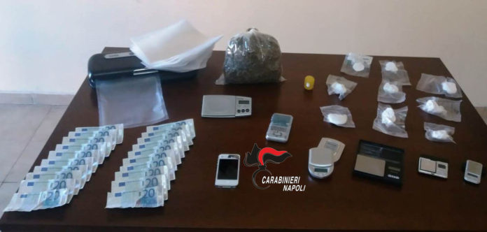 DROGA E SOLDI FALSI A GRUMO droga