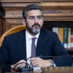Fraccaro salva Conte: “Mascherine farlocche? Lo sapevo ma non lo dissi”