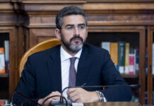 Fraccaro salva Conte: “Mascherine farlocche? Lo sapevo ma non lo dissi”