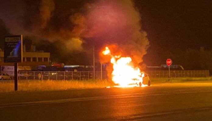 auto-in-fiamme-163661