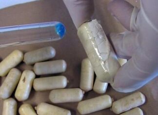 Giugliano, polizia arresta un uomo per droga, soldi e telecamera Wi-Fi in casa durante i controlli