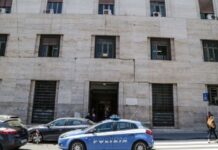 Napoli. Estorsione e accessi abusivi alle banche dati: arrestati tre poliziotti della Questura