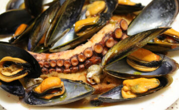 Il giovedì santo a Napoli la zuppa di cozze è immancabile: ecco come prepararla