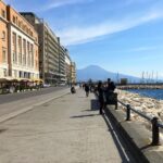 Napoli, grave incidente in via Caracciolo: investito e ucciso un pedone da uno scooter in fuga. Arrestato il conducente.