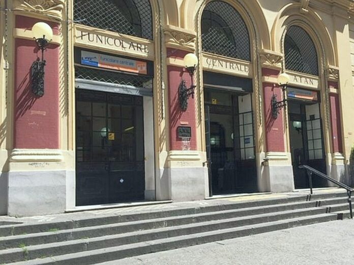Napoli, piazza Fuga, stazione Funicolare Centrale