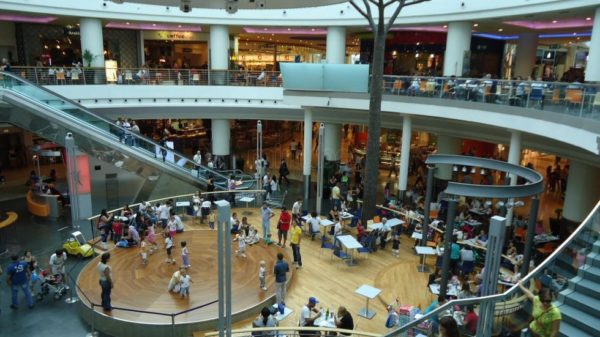 centro-commerciale-campania_6742311-600x337