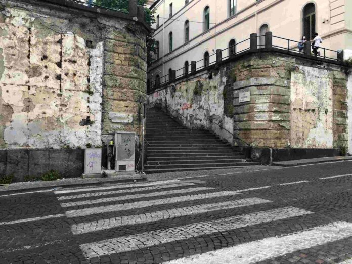Napoli, scale in via Luca Giordano, rampa a valle