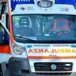 Falcia due sorelle sulle strisce pedonali e fugge. Una donna è morta. L’investitore si costituisce