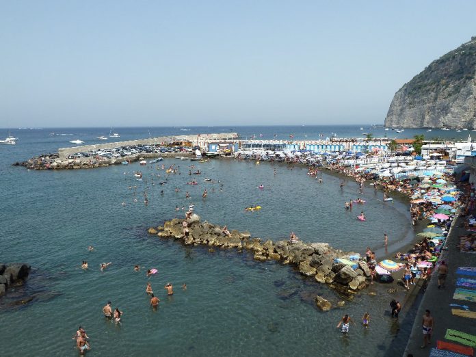 meta-di-sorrento-spiaggia