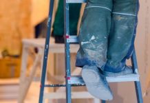 Edilizia sotto controllo a Mugnano: tre imprenditori denunciati, cinque operai in nero nel cantiere