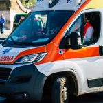 Perde il controllo della moto e si schianta contro un palo della pubblica illuminazione: morto 22 enne