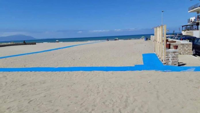 spiaggia libera licola mare