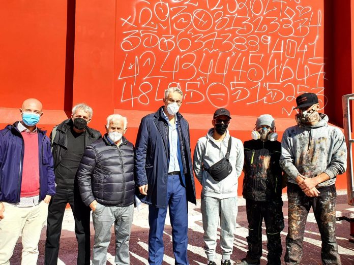murale piazza troisi prima pennellatta