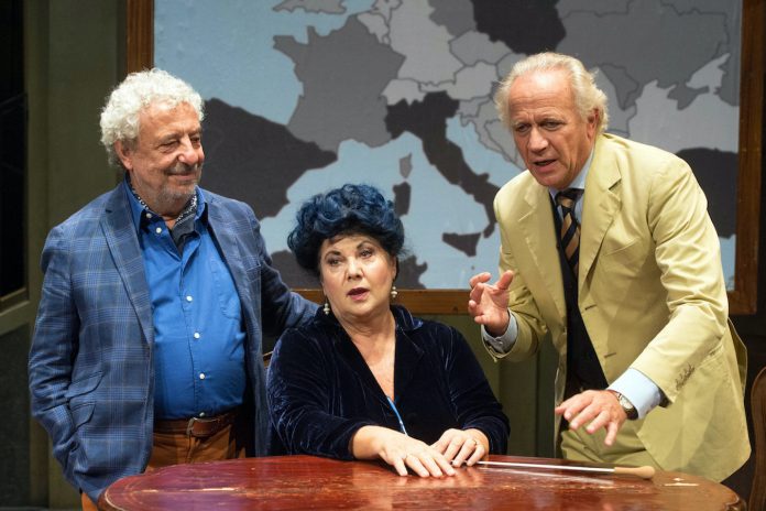 da sinistra Benedetto Casillo, Marisa Laurito, Geppy Gleijeses