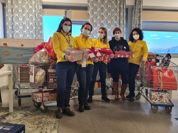 Viviana Hutter insieme dipendenti Ikea Promotrici Iniziativa
