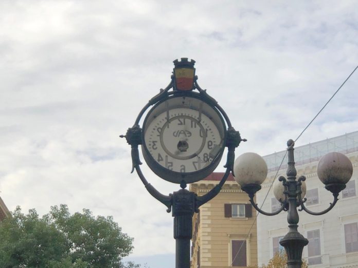 Napoli, orologio di piazza Vanvitelli