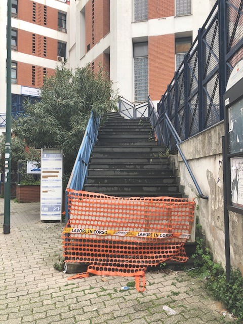 Vomero, sede comunale, scala interdetta