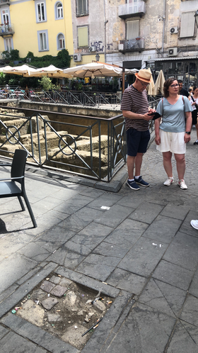 rifiuti resti piazza bellini 1