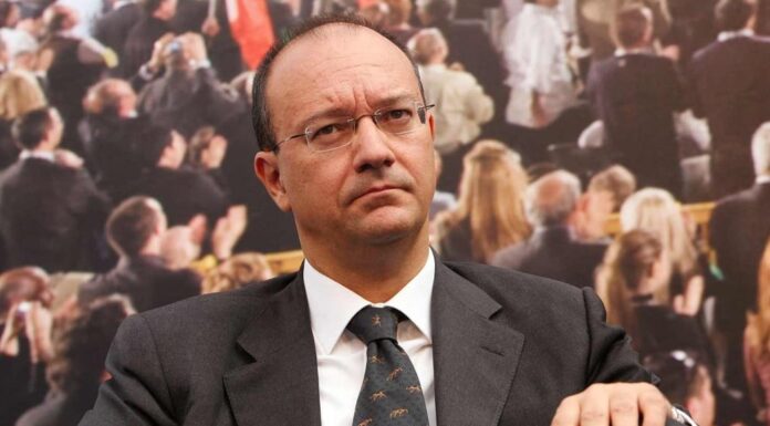 Busta con proiettile e minacce al ministro Valditara: la lettera anonima spedita da Salerno