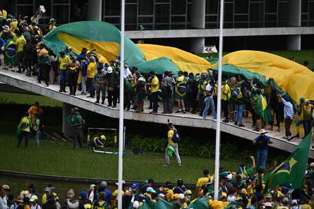 Bolsonaro supporters invade headquarters of power and the Presidency of the Republic in Brazil