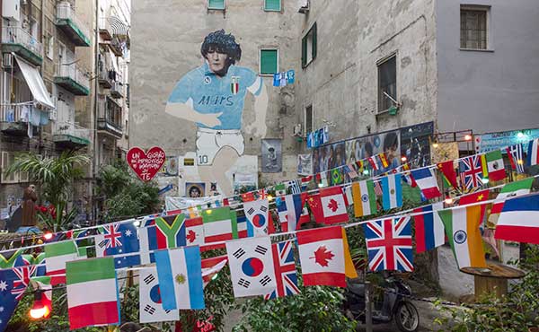 Maradona-quartieri-spagnoli-murale-2
