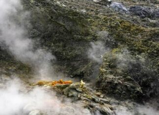 Campi Flegrei, scoperto un enorme serbatoio di magma profondo: “Fino al 30% delle rocce è fuso”