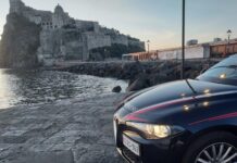 Barano d’Ischia: i carabinieri scoprono un villaggio abusivo nascosto tra gli scogli. Devastata un’area protetta a rischio frana