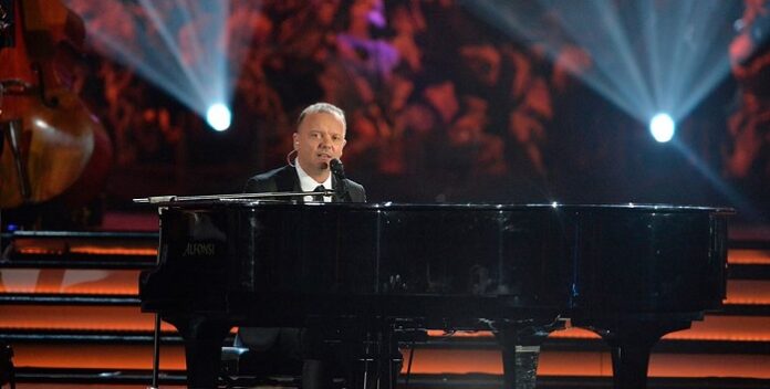 Gigi D'Alessio - pianoforte (3)