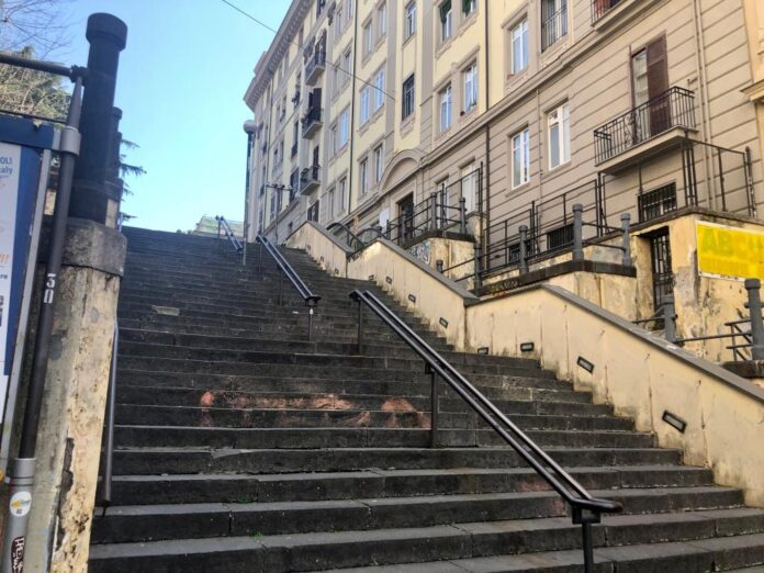 Vomero, via Cimarosa, le scale conh la casa di Roberto Murolo
