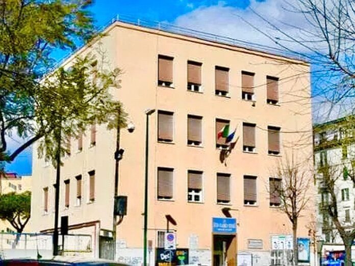 Vomero, piazza Quattro Giornate, liceo Pansini (1)