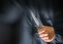 Napoli, 12 enne accoltellato dal padre