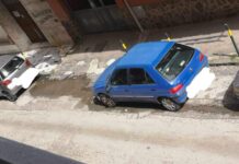 Marano. Via Arbusto chiusa per il cedimento stradale, residenti esasperati: «Nessun vigile per segnalare il divieto di transito»