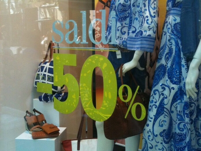 Napoli, saldi estivi