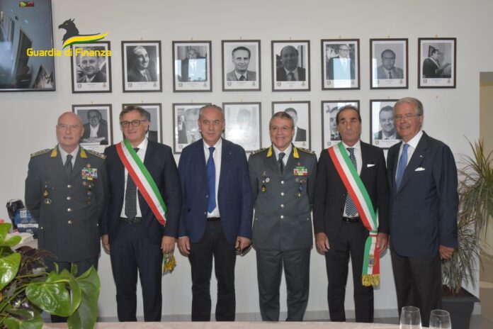 foto della cerimonia cittadinanza onoraria alla gdf