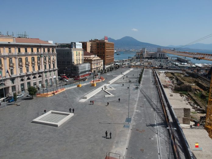 piazza-municipio-napoli-5