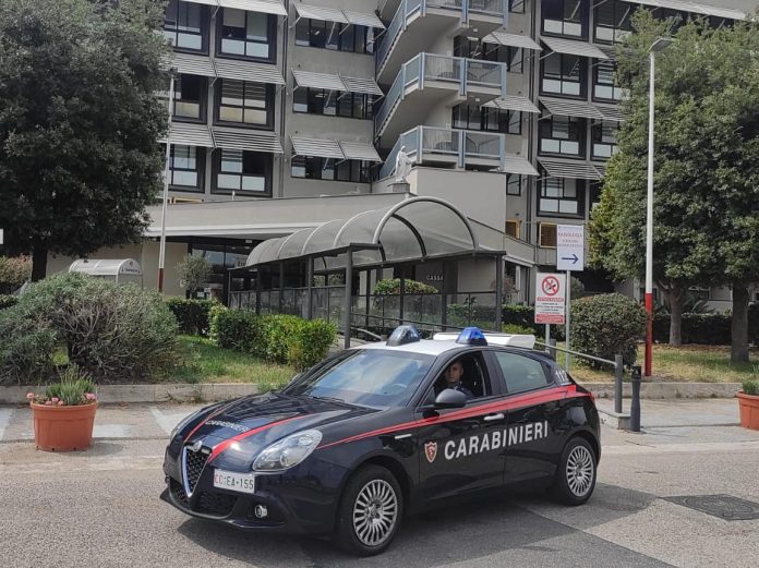 Carabinieri pozzuoli aggressione personae sanitario 24.12.2024
