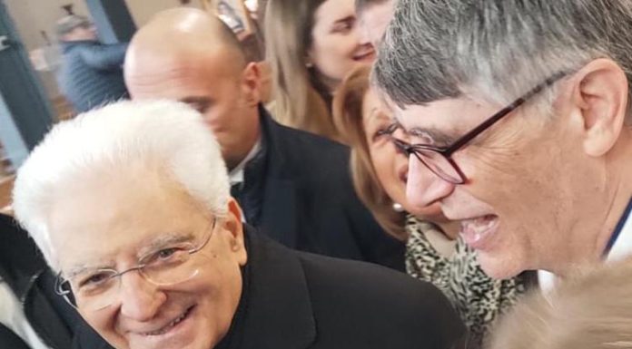 Don Patriciello difende la stretta sulle baby gang: “I ragazzi sono diventati pericolosi, non volano più schiaffi ma coltelli”