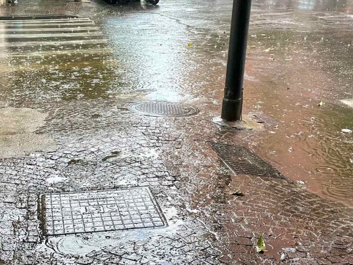 Napoli, via Tino di Camaino, caditoie ostruite