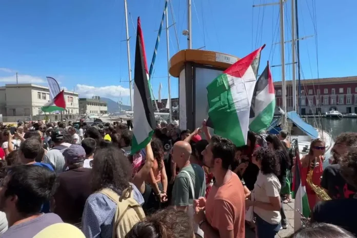 flottilla manifestazione protesta napoli